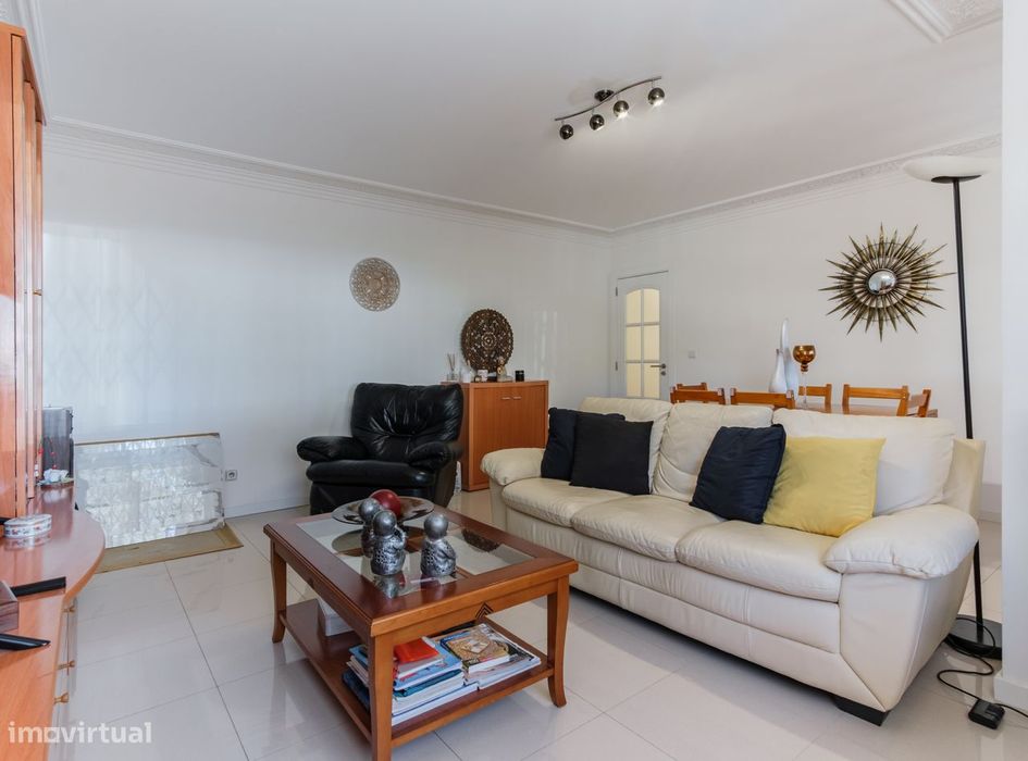 Apartamento T1 Remodelado em Massamá | Zona Central e com Elevador