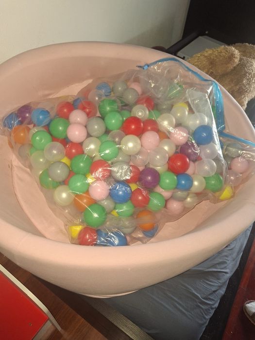 Piscina em esponja com bolas