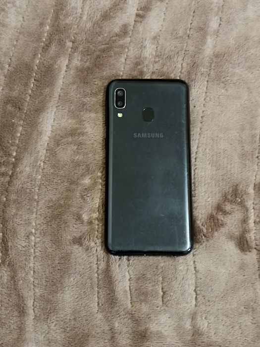 Продам телефон samsung a20е
