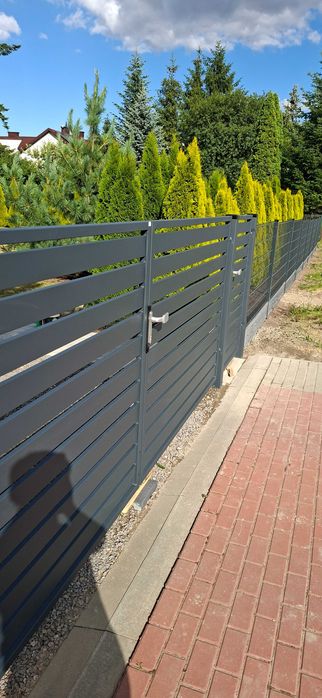 Montaż ogrodzeń z materialami panelowe