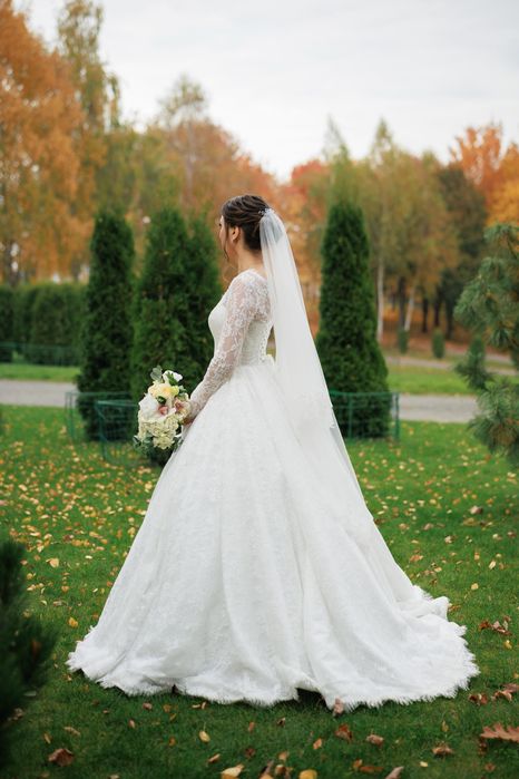 Весільна сукня  — індивідуальний пошив за власним дизайном