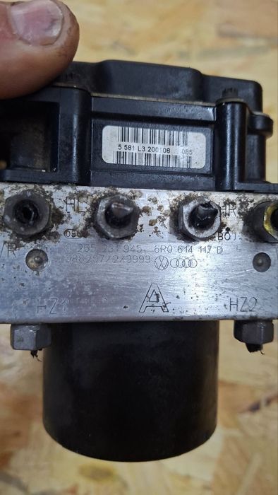 Блок ABS VW Polo Skoda Fabia Seat Ibiza 6R0614117D 0265231945 6R0907379C оригінал / Блок АБС VAG