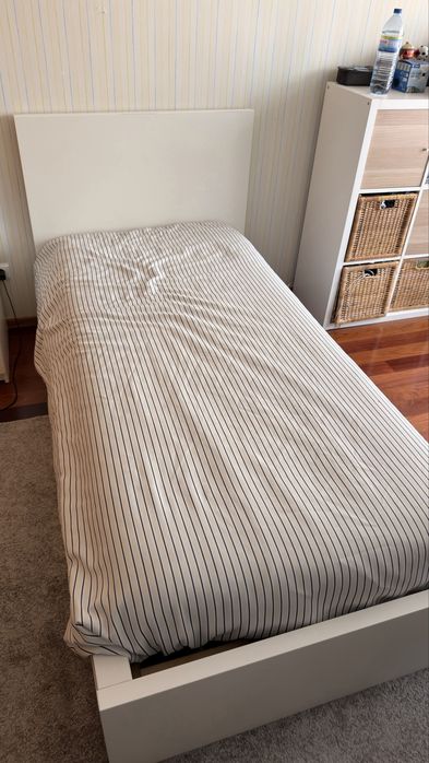 Cama Ikea de solteiro