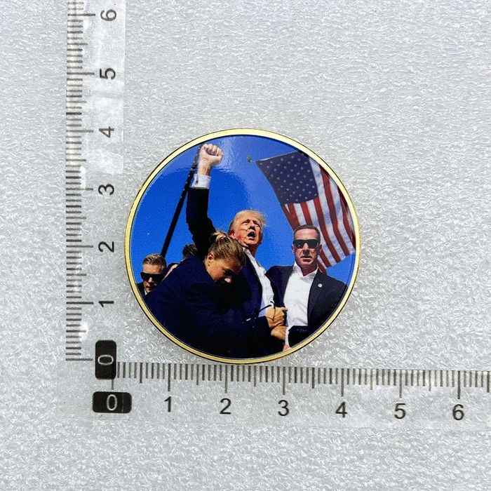 Монеты Дональд Трамп.