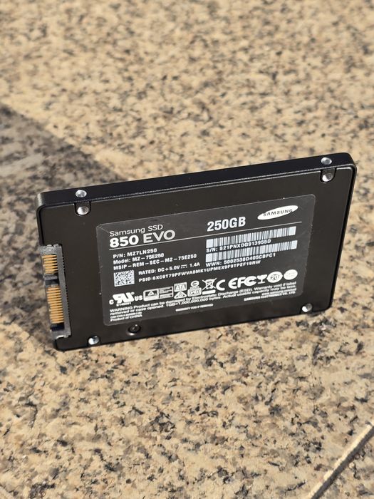 2x SSD Samsung 850 EVO – 250 GB (each)64738425601154121