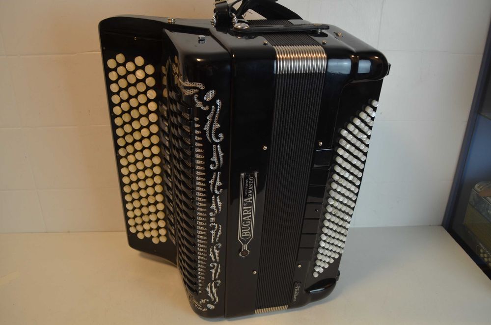Vendo Acordeao Bugari Armando 4 N 68