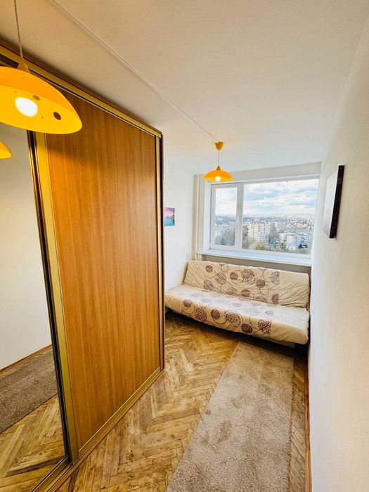 Оренда кімнати в гуртожитку сімейного типу.