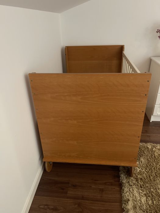 Cama de grades em madeira  bebe! Muito boa e medidas grandes