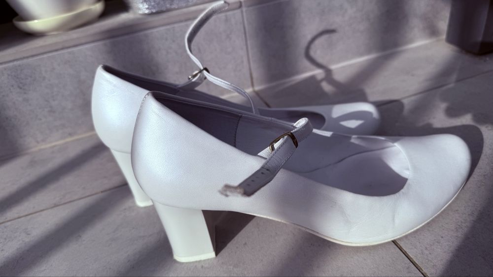 Buty ślubne z koziej skóry
