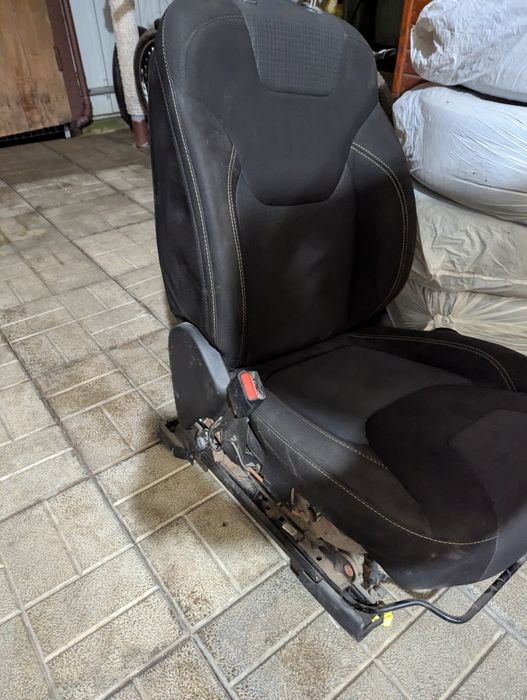 Сидіння Jeep Cherokee водійське крісло