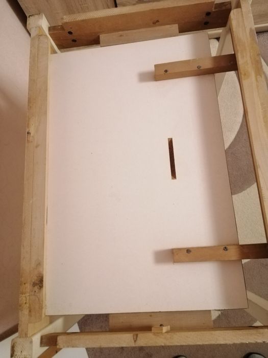 Продам білий міцний кухонний розкладний стіл!