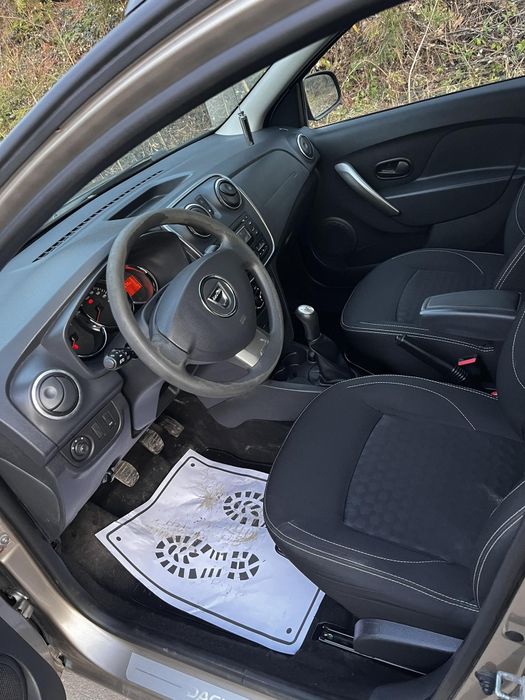 Zadbana Dacia Logan z 2014 roku