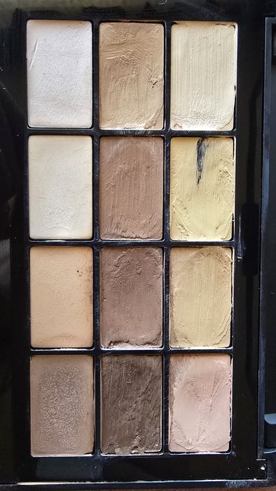 LORAC PRO Conceal/Contour Palette + Pędzel - Kupiona w Douglas z
