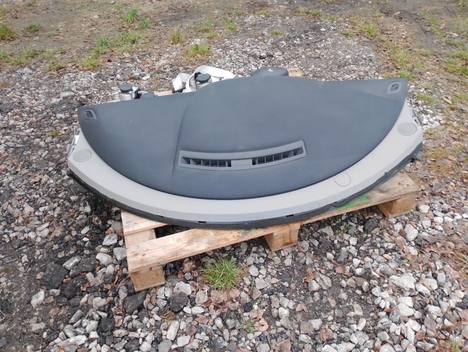 Deska rozdzielcza Scenic 3 pasy białe z wersji BOSE kokpit poduszka