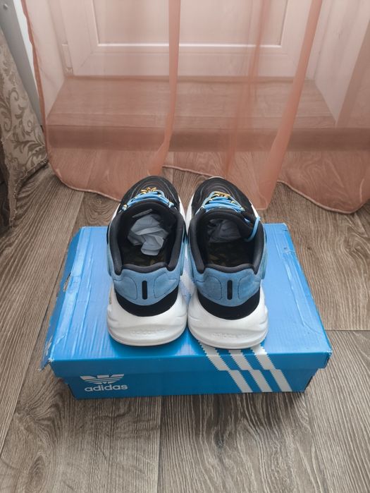 Оригинальные кроссовки Adidas Ozelia  Размер 43