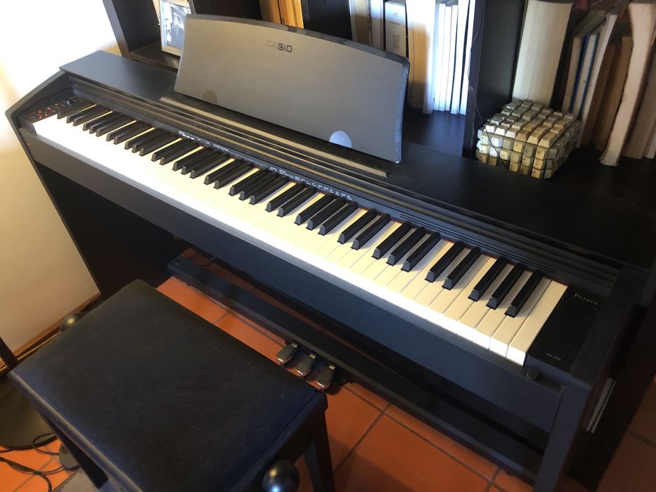Casio PX-770 BK Privia - Piano digital - muito pouco uso, em excelente condições.