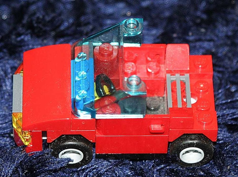 LEGO- samochód .