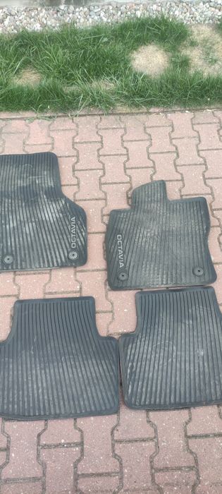 Dywaniki gumowe Skoda Octavia IV