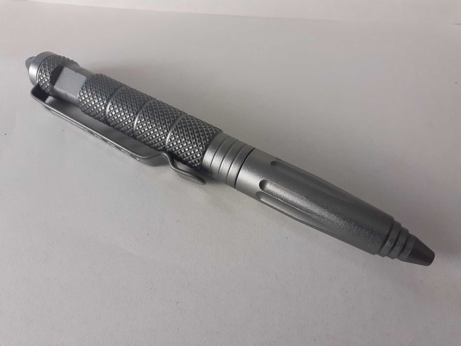 Caneta multifunção com corpo em alumínio