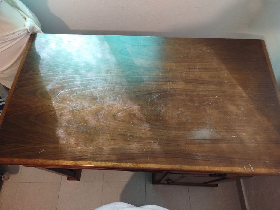 Vendo secretária usada