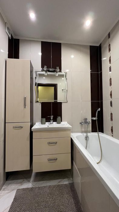 Продаж 2- кімнатної квартири по вулиці Кн. Ольги 4/9 ц, 62 м/кв, кімна