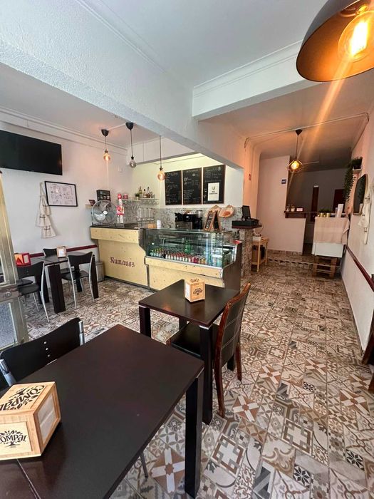 TRESPASSE DE CAFÉ EM QUEIJAS – ESPLANADA | RENDA DE 400€/MÊS | PRONTO A FUNCIONAR