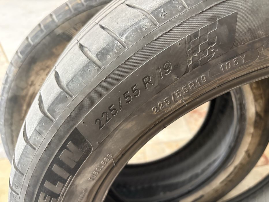 Vendo 2 pneus Michelin Pilot Sport 4, medida 225/55 R19 103Y XL (Extra Load).