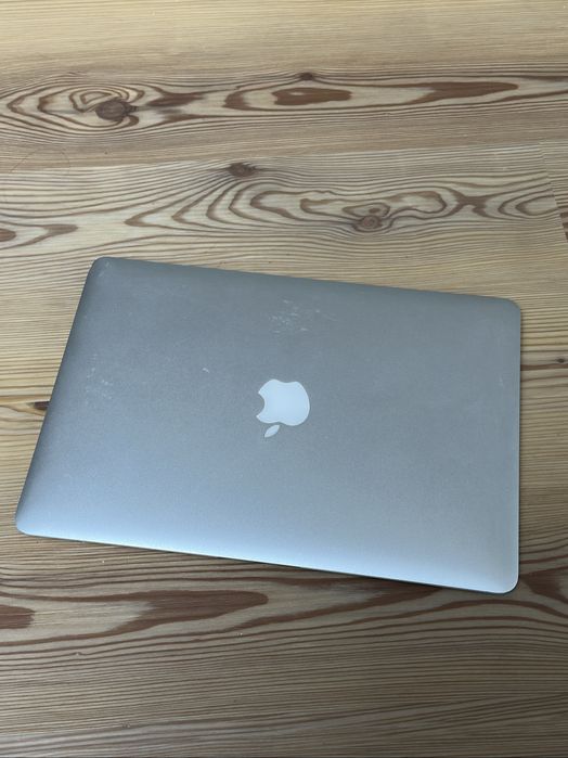 MacBook Air 13” (2015) – Para peças / não liga
