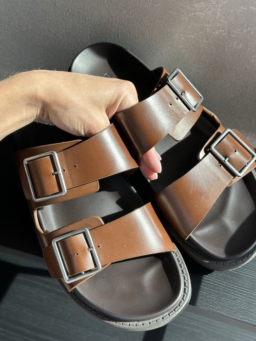Чоловічі шльопанці Zara