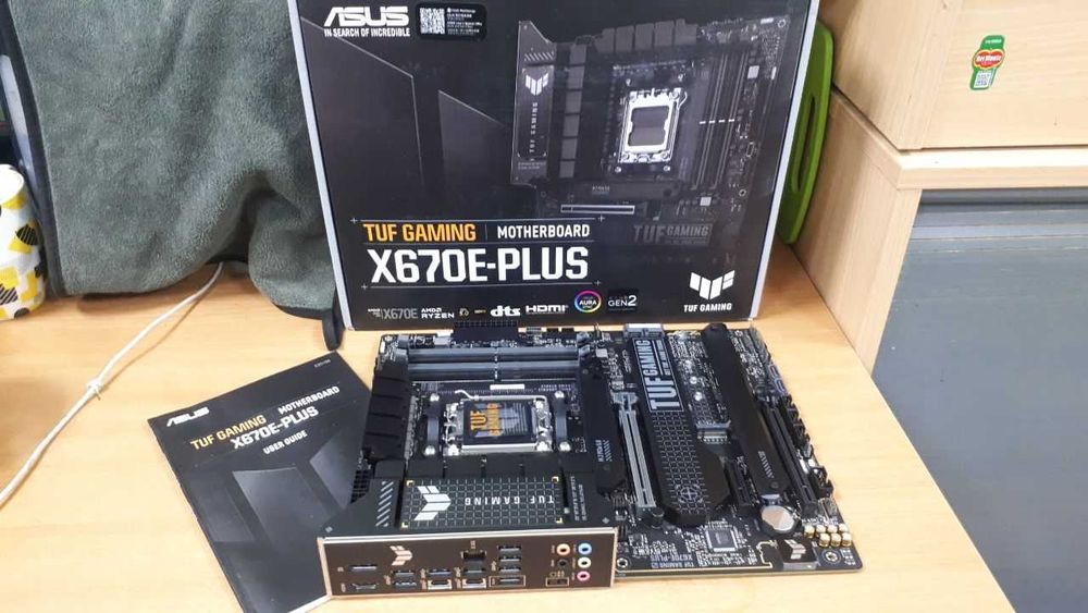 Материнська плата ASUS TUF Gaming X670E-PLUS