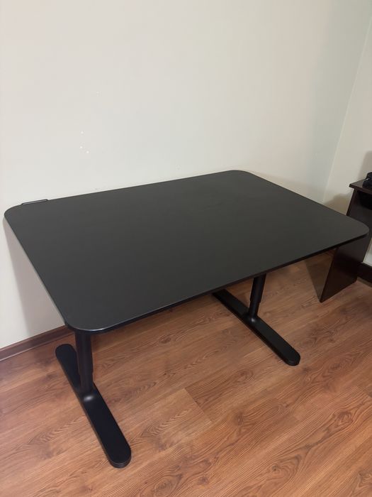 Офісний стіл IKEA Bekant з механічним регулюванням висоти 120*80