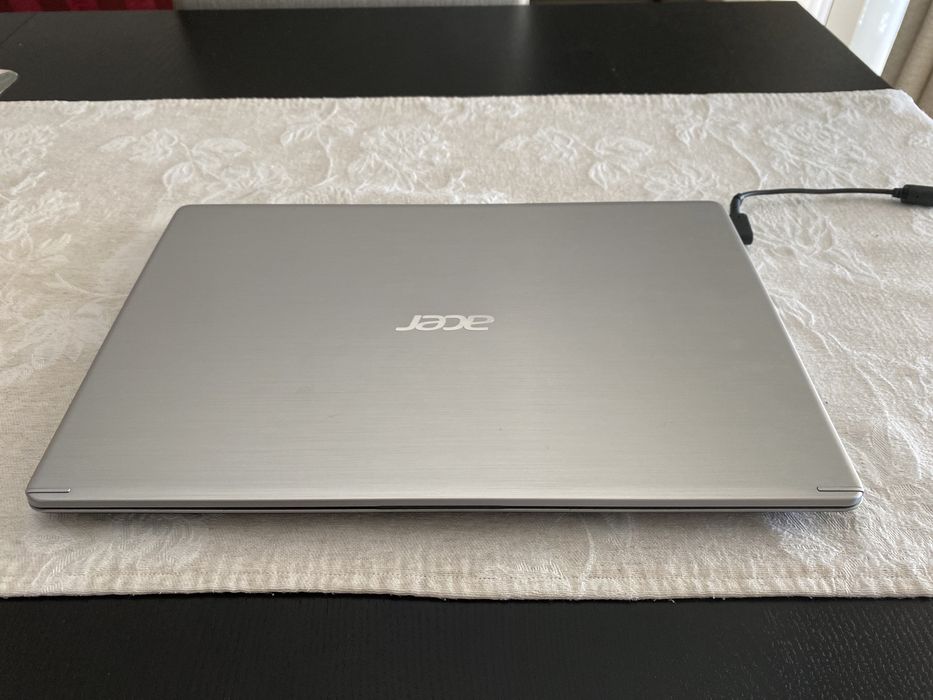 Acer i7 500GB SSD. 8 RAM Nvidia e Intel 620