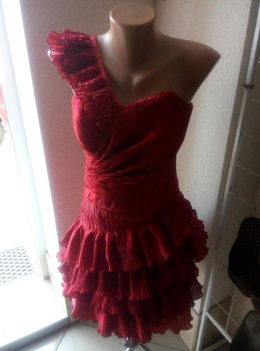 Жіноча сукня, одягалась один раз