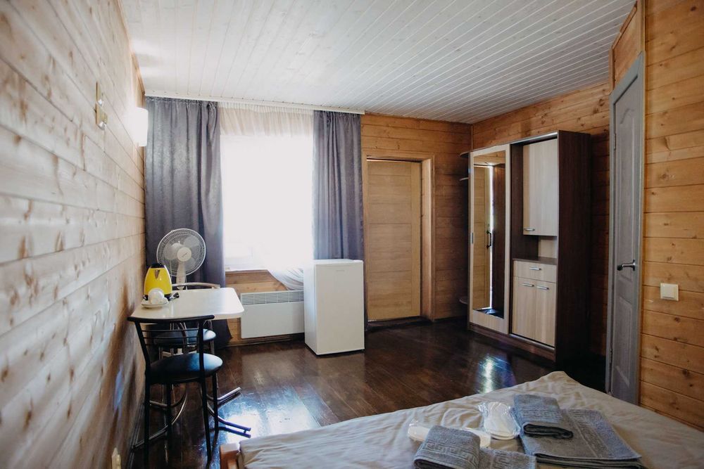 Здається двомісний номер Standard Double у заміському комплексі