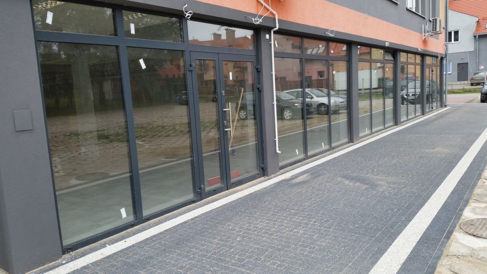 Wynajmę lokal handlowy ok. 200m2 dobra lokalizacja duży parking
