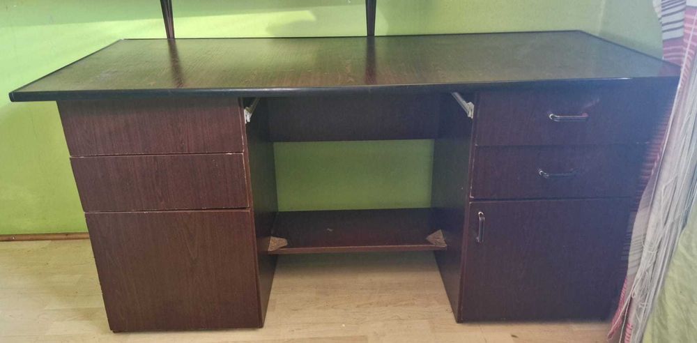 oddam biurko 154/70, 4 szuflady, bordo