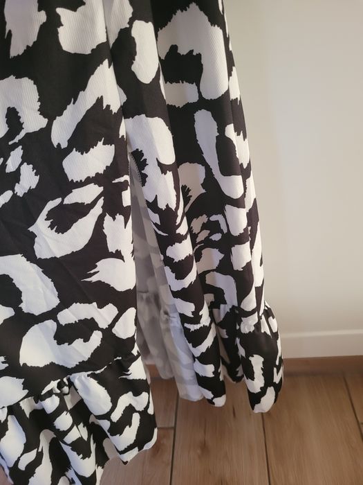 Nowa sukienka z rozporkiem