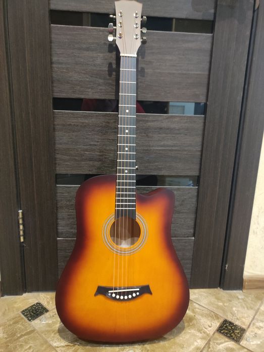 Красива гітара нова акустична