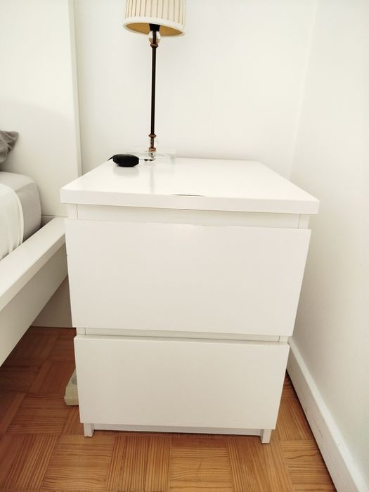 Mesa de cabeceira IKEA branca