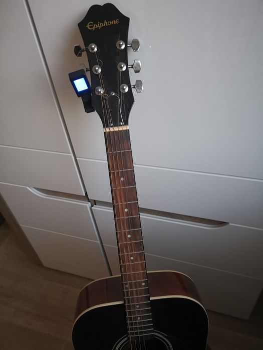 Gitara akustyczna marki EPIPHONE.