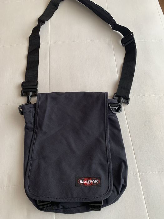 Mala / bolsa/ carteira da Eastpak nova