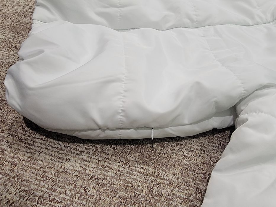 Белая женская куртка