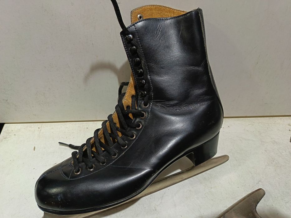 Łyzwy figurowe TANGO skóra rozmiar 42