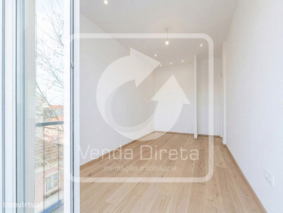 T2 Totalmente Remodelado com 3 Varandas | A 5 min do Cais Fluvial d...