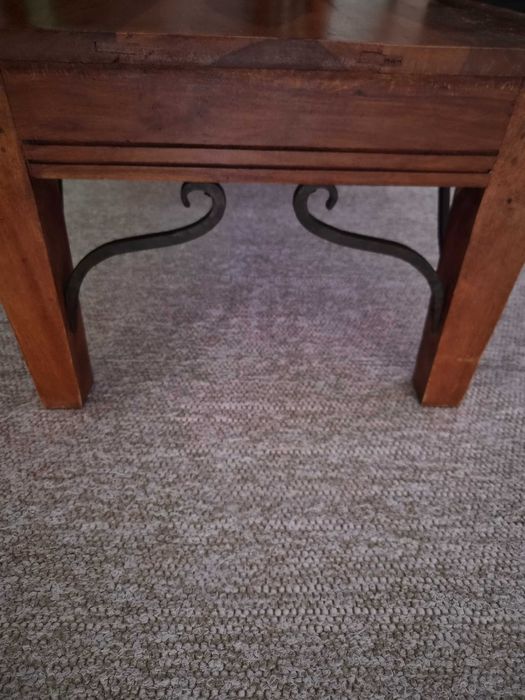 Mesa de madeira maciça