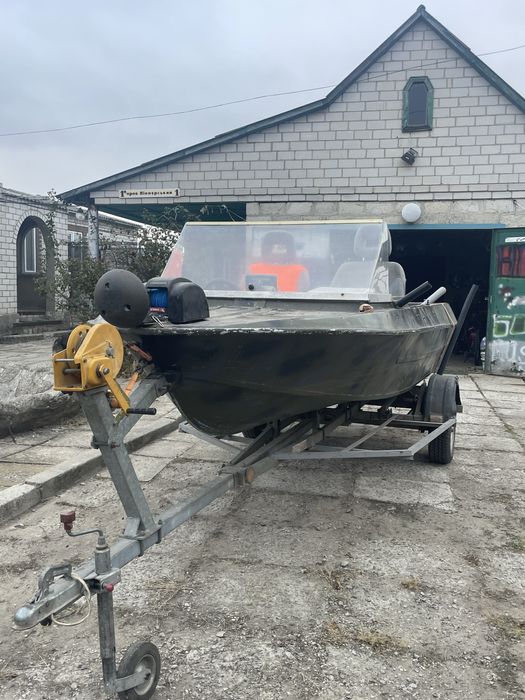 Продам лодку Крим з двигуном Honda 30 4х тактний