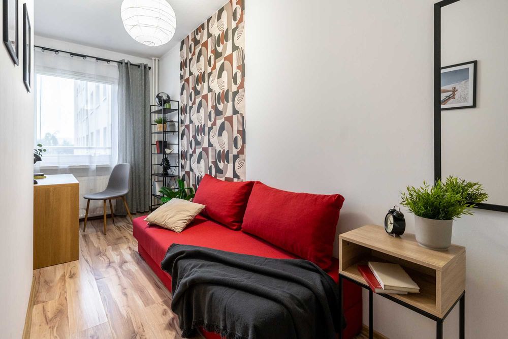 Nowiutki, jasny pokój w mieszkaniu po remoncie - UE 15min