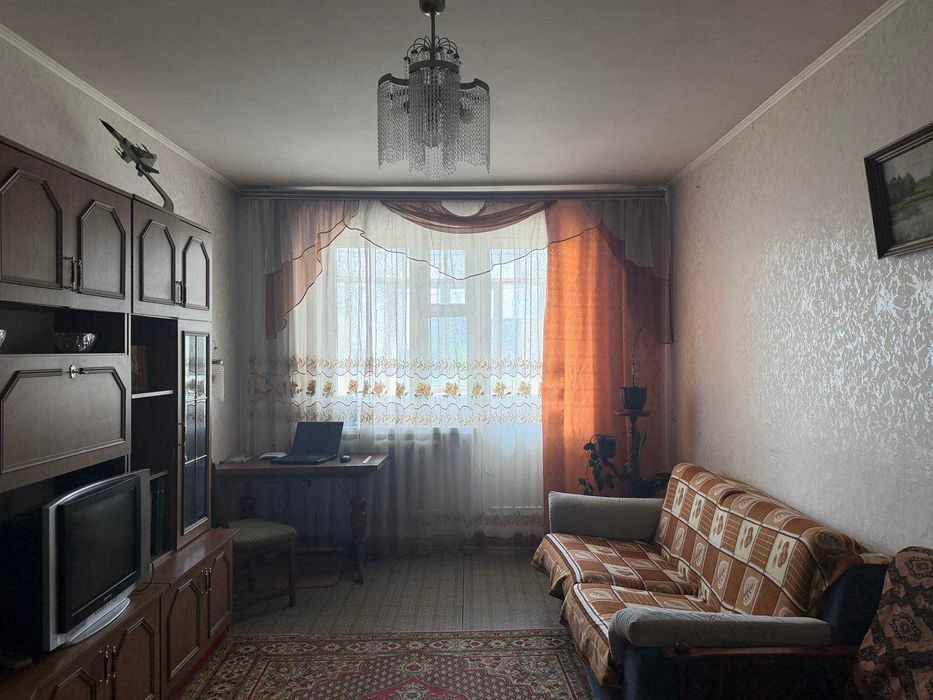 Продам трикімнатну квартиру Малікова