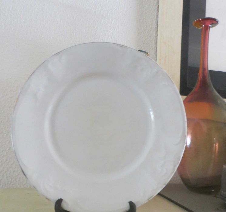 E. Bourgeois Porcelain Plate, Marseille, France, Paris, 1940 — 23 cm