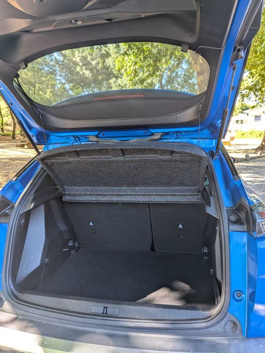 Carro peugeot 2008 SUV com 89.000kms, azul metalizado, bom estado